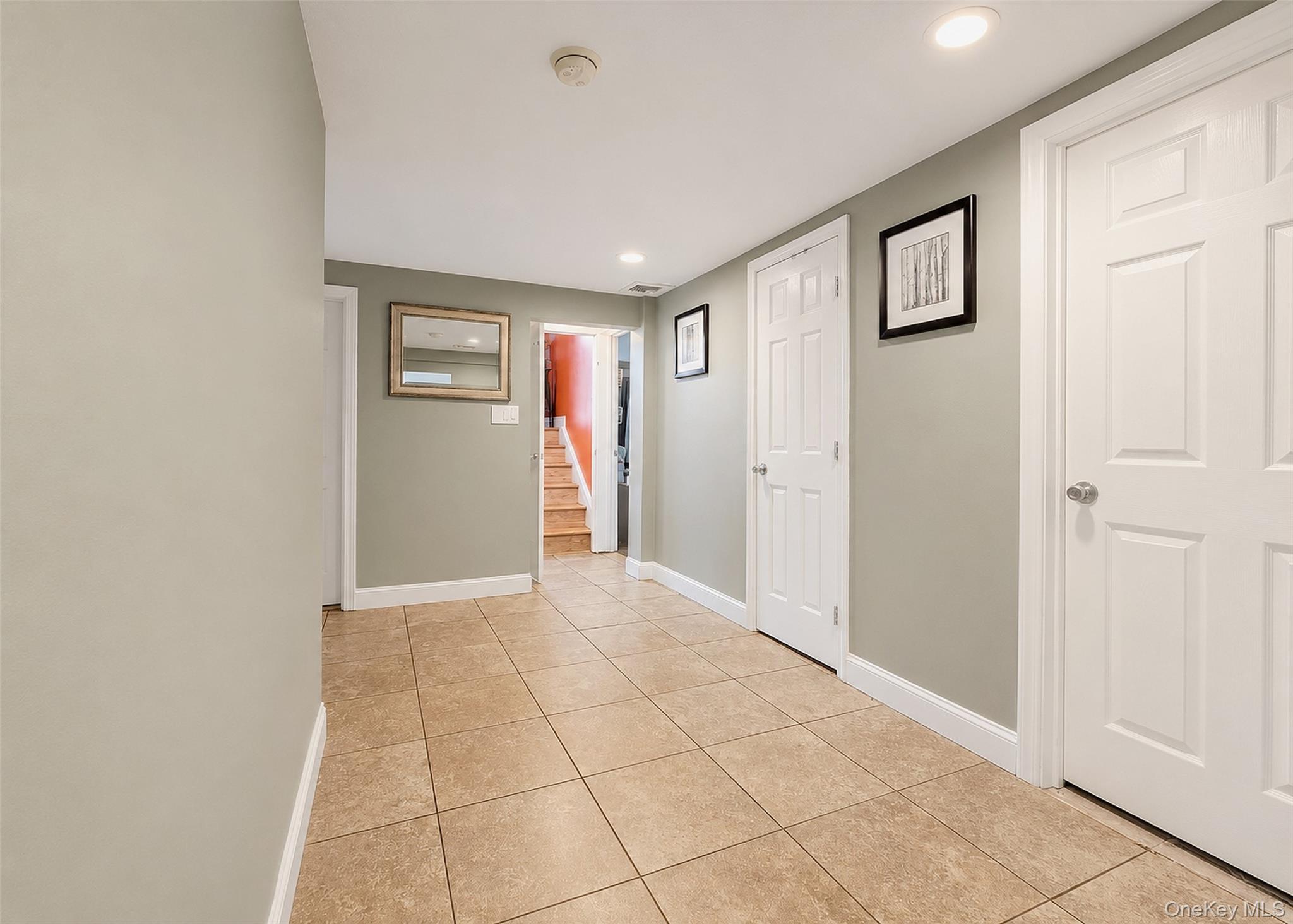 Single Family Union Boulevard Suffolk County, NY 11706, MLS-1046597-17