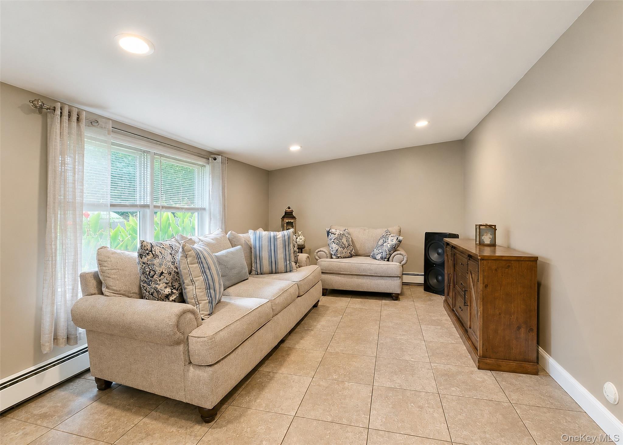 Single Family Union Boulevard Suffolk County, NY 11706, MLS-1046597-19