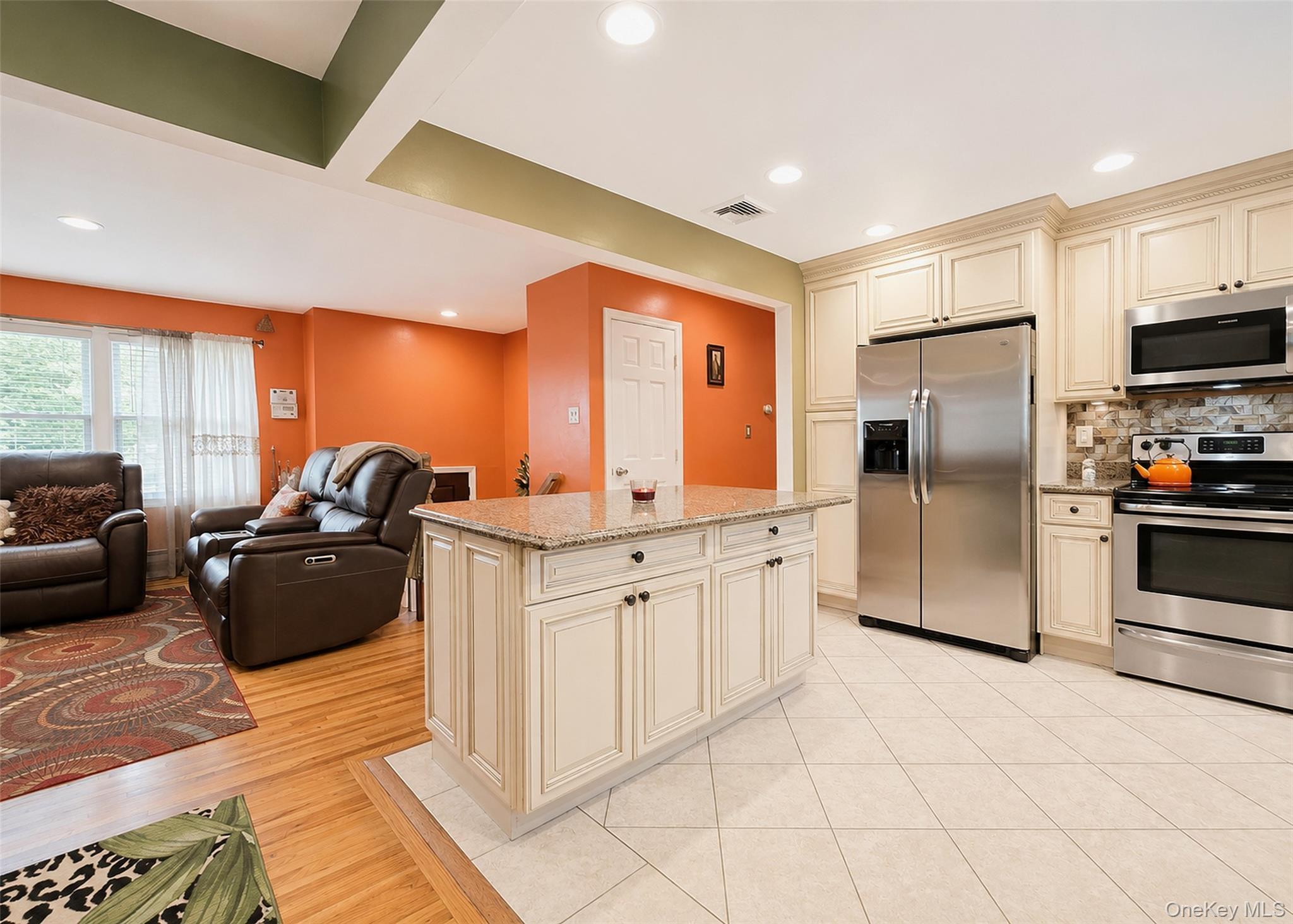 Single Family Union Boulevard Suffolk County, NY 11706, MLS-1046597-2