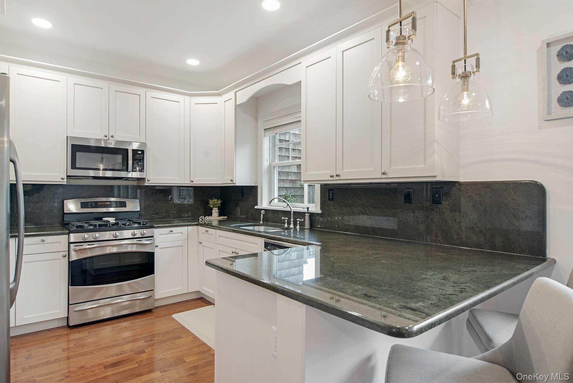 Single Family Andrew Court Suffolk County, NY 11968, MLS-1046627-7