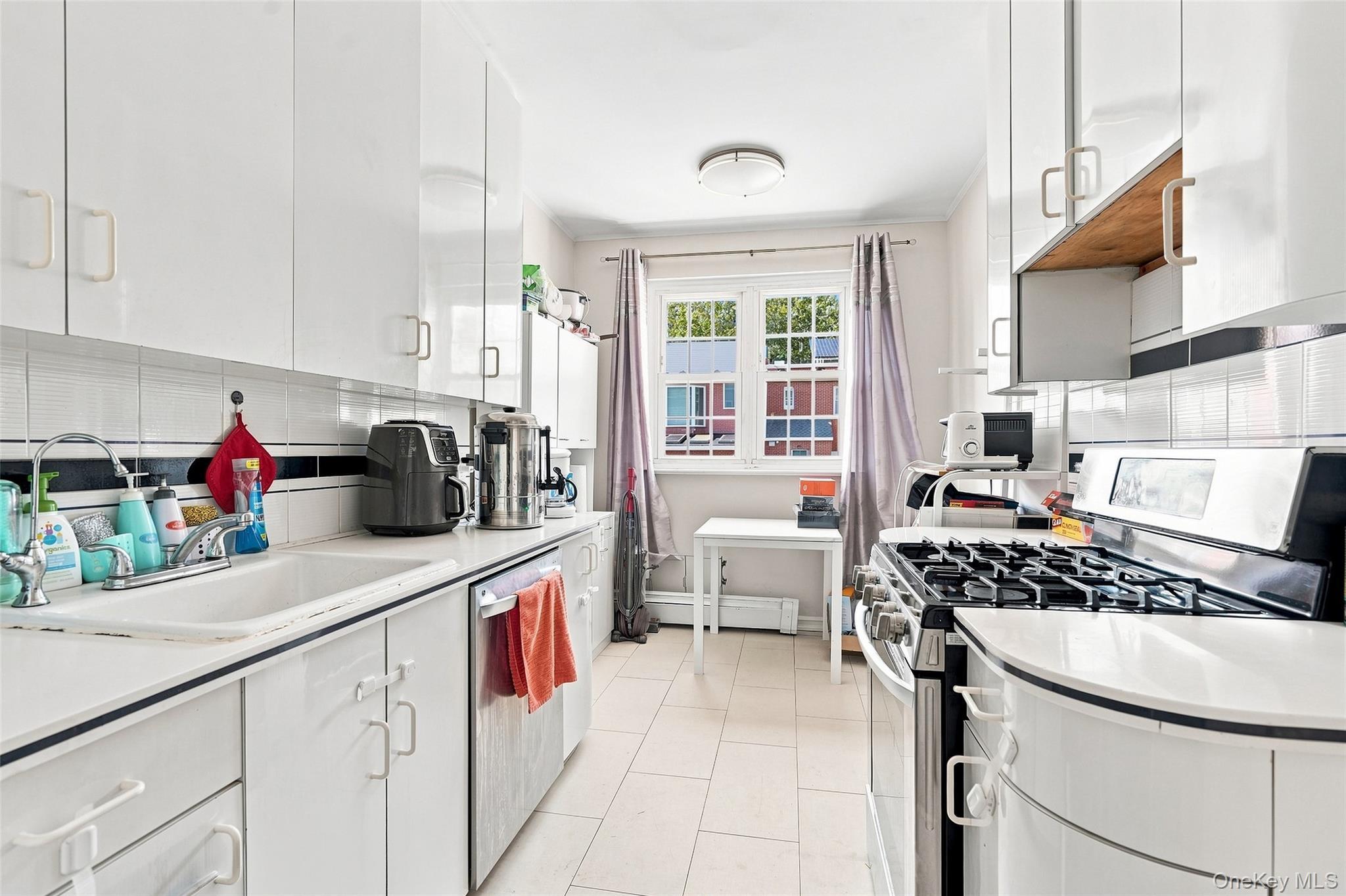 Single Family 65th Road  Queens, NY 11374, MLS-1046631-8