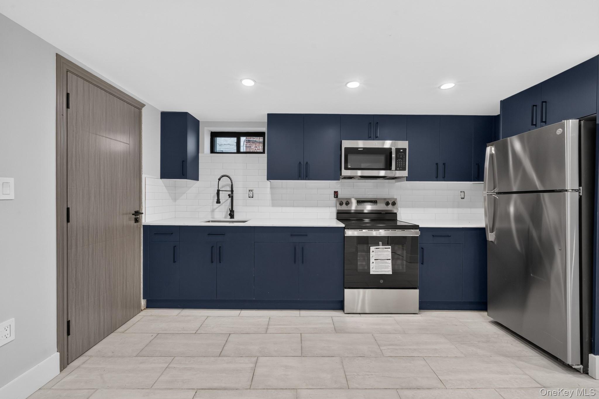 Single Family 196th Street Queens, NY 11412, MLS-1046635-15