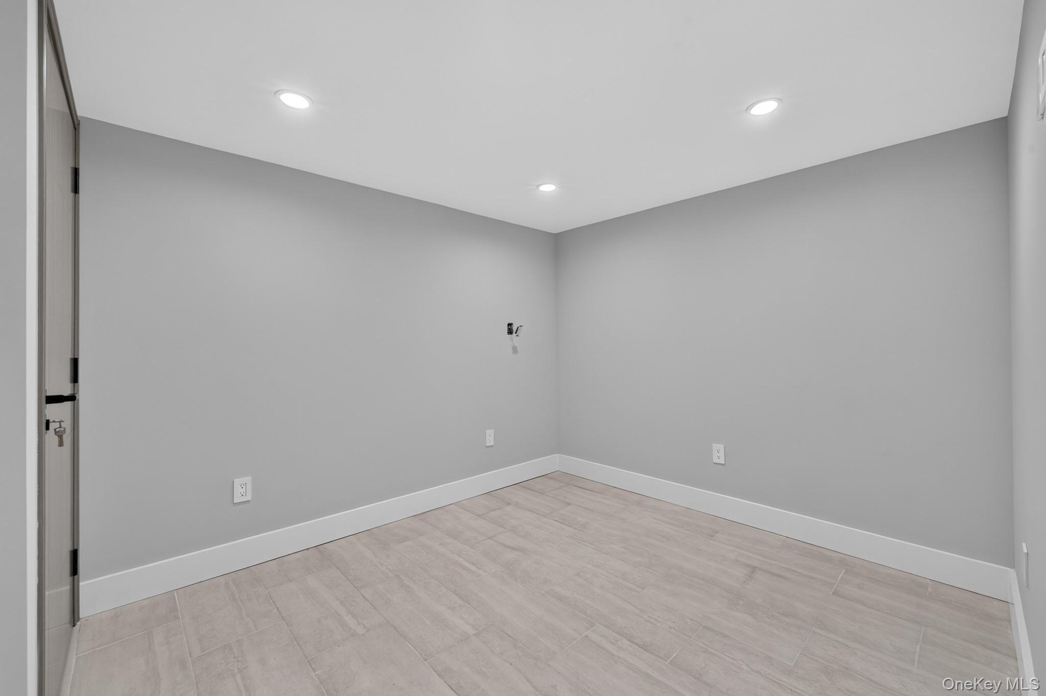 Single Family 196th Street Queens, NY 11412, MLS-1046635-17