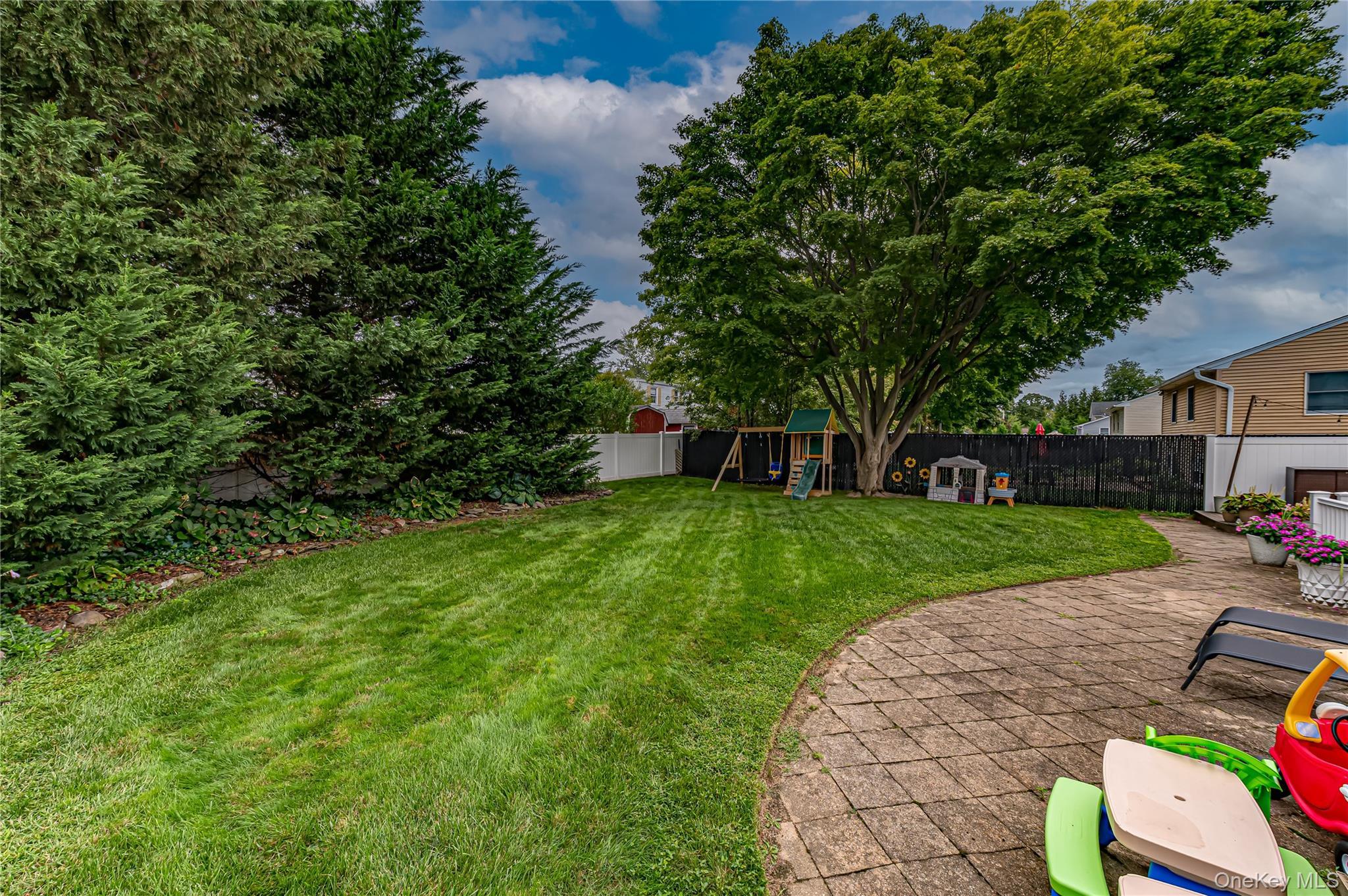 Single Family Peary Lane  Suffolk County, NY 11754, MLS-1046645-25