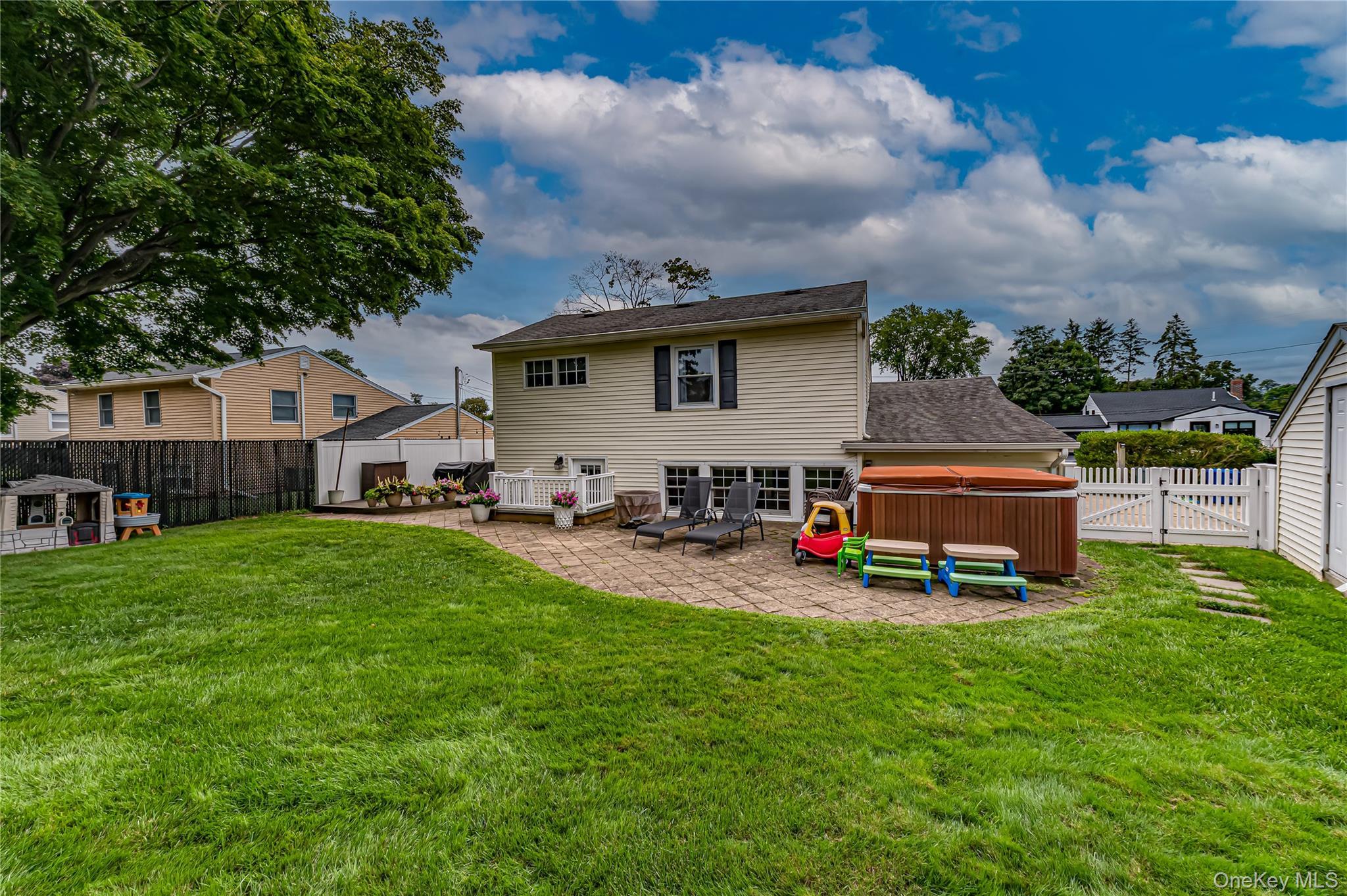 Single Family Peary Lane  Suffolk County, NY 11754, MLS-1046645-26