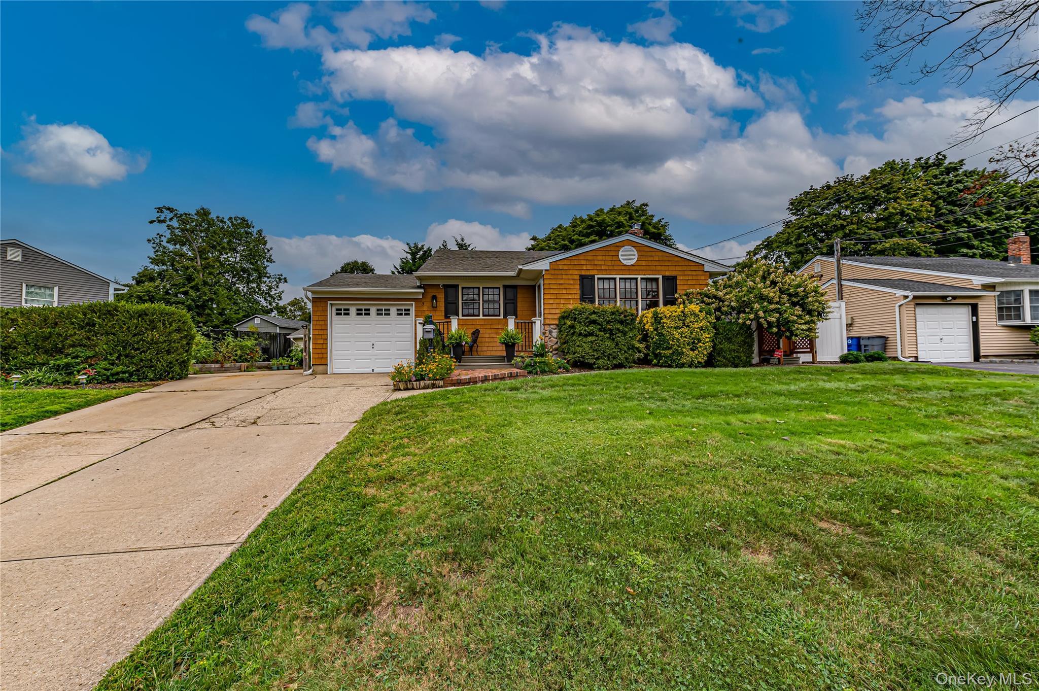 Single Family Peary Lane  Suffolk County, NY 11754, MLS-1046645-4