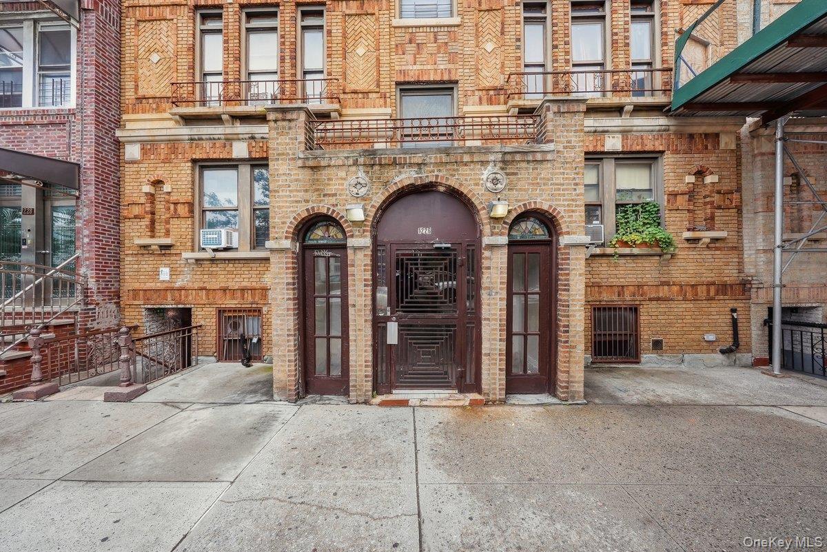 Single Family Evergreen Avenue Bronx, NY 10472, MLS-1046657-2
