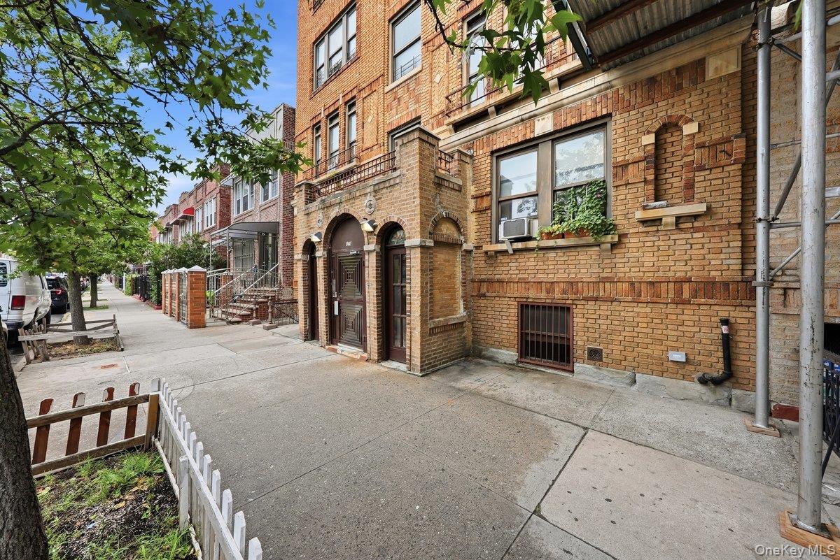 Single Family Evergreen Avenue Bronx, NY 10472, MLS-1046657-3
