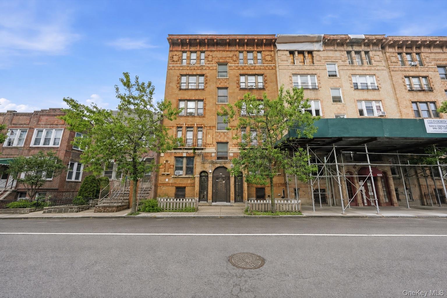 Single Family Evergreen Avenue Bronx, NY 10472, MLS-1046657-4