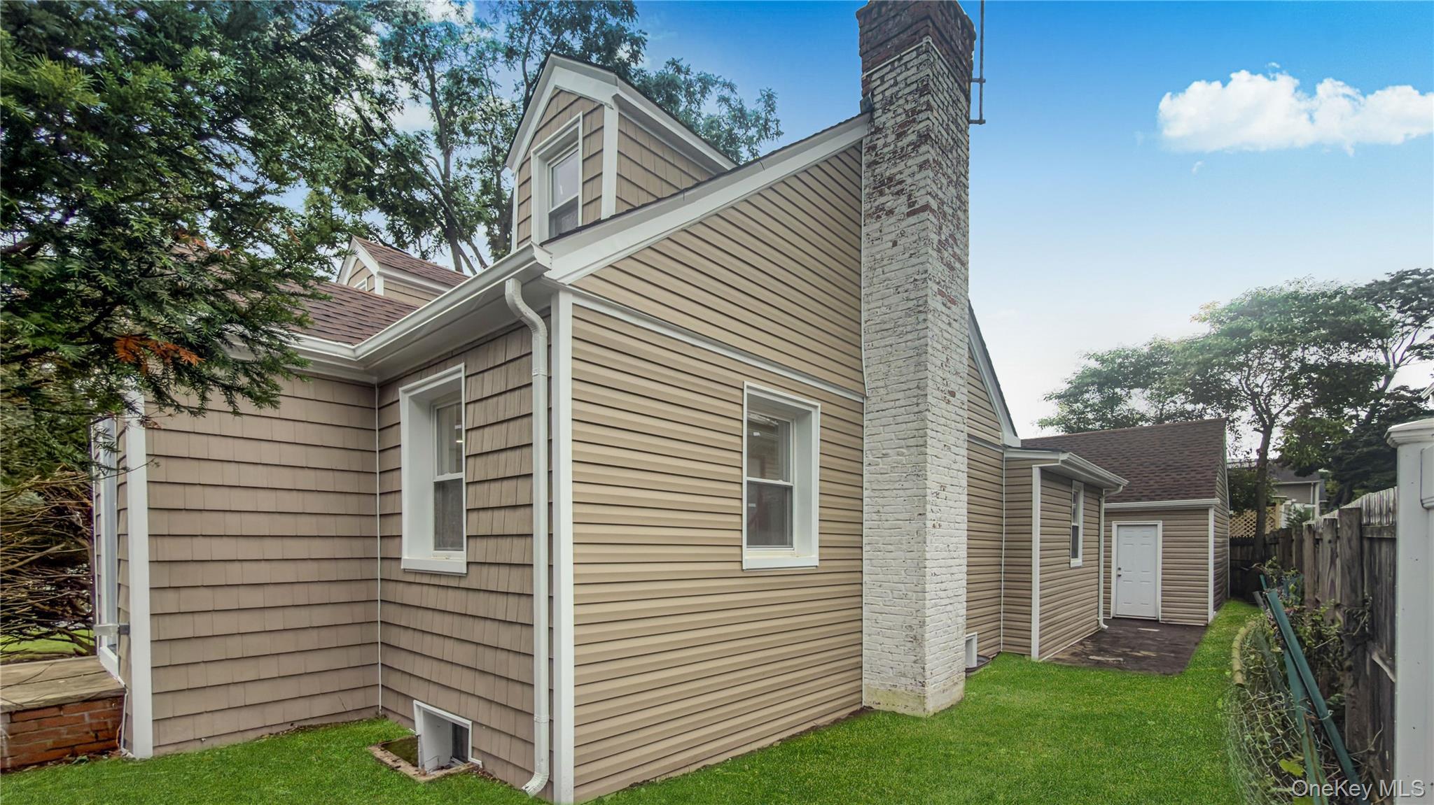 Single Family Woodfield Road Nassau County, NY 11570, MLS-1046658-10