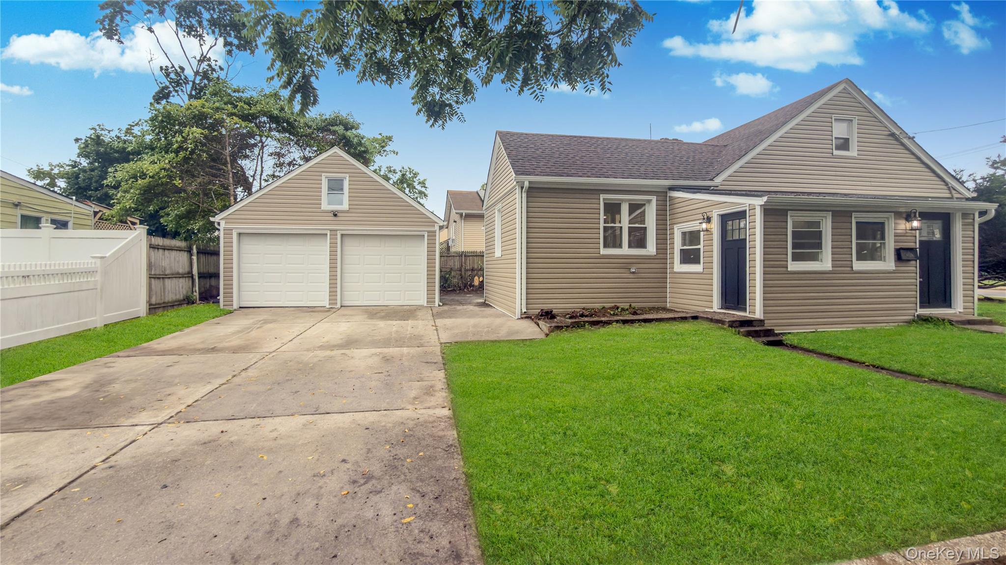 Single Family Woodfield Road Nassau County, NY 11570, MLS-1046658-2