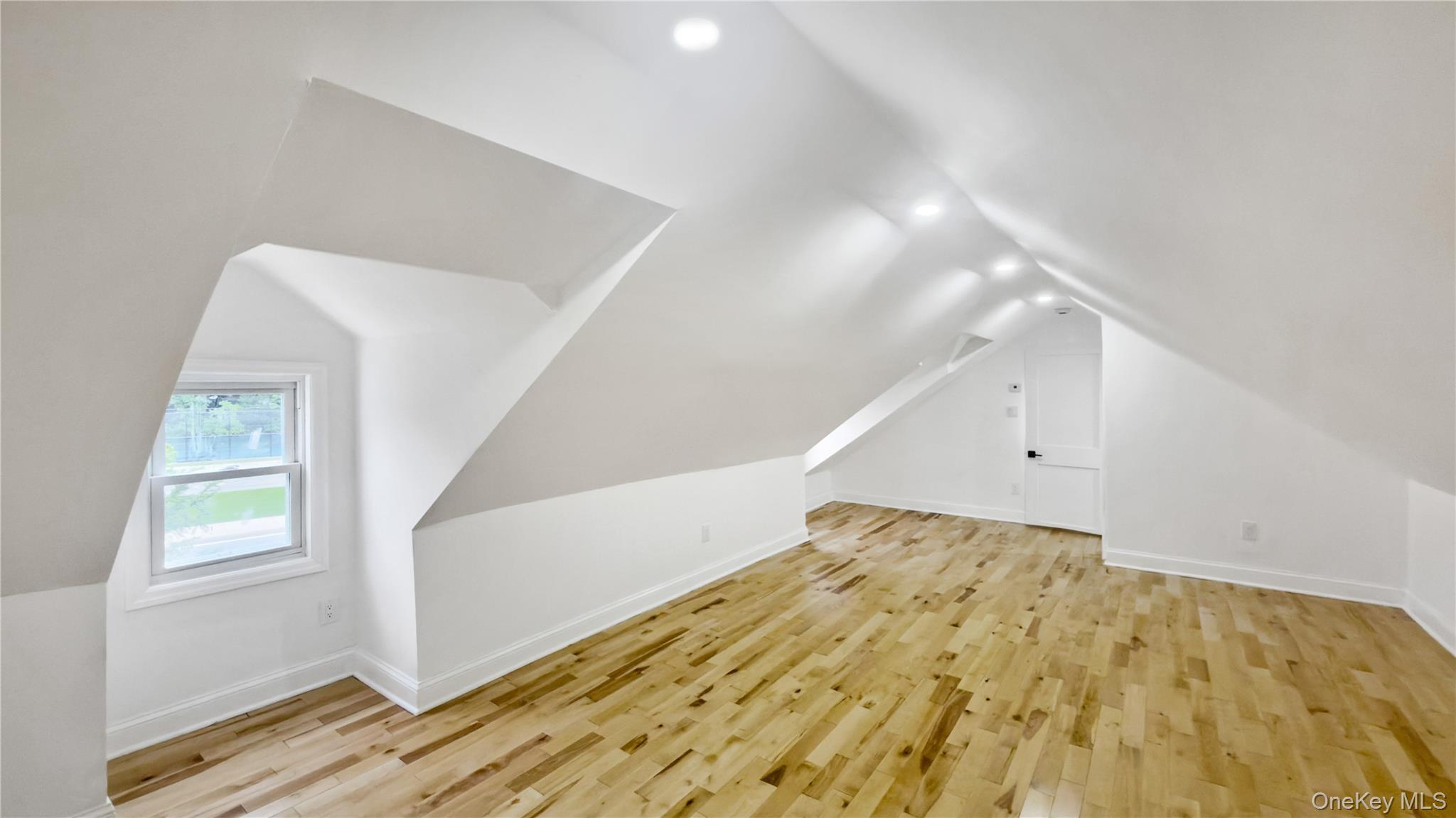 Single Family Woodfield Road Nassau County, NY 11570, MLS-1046658-38
