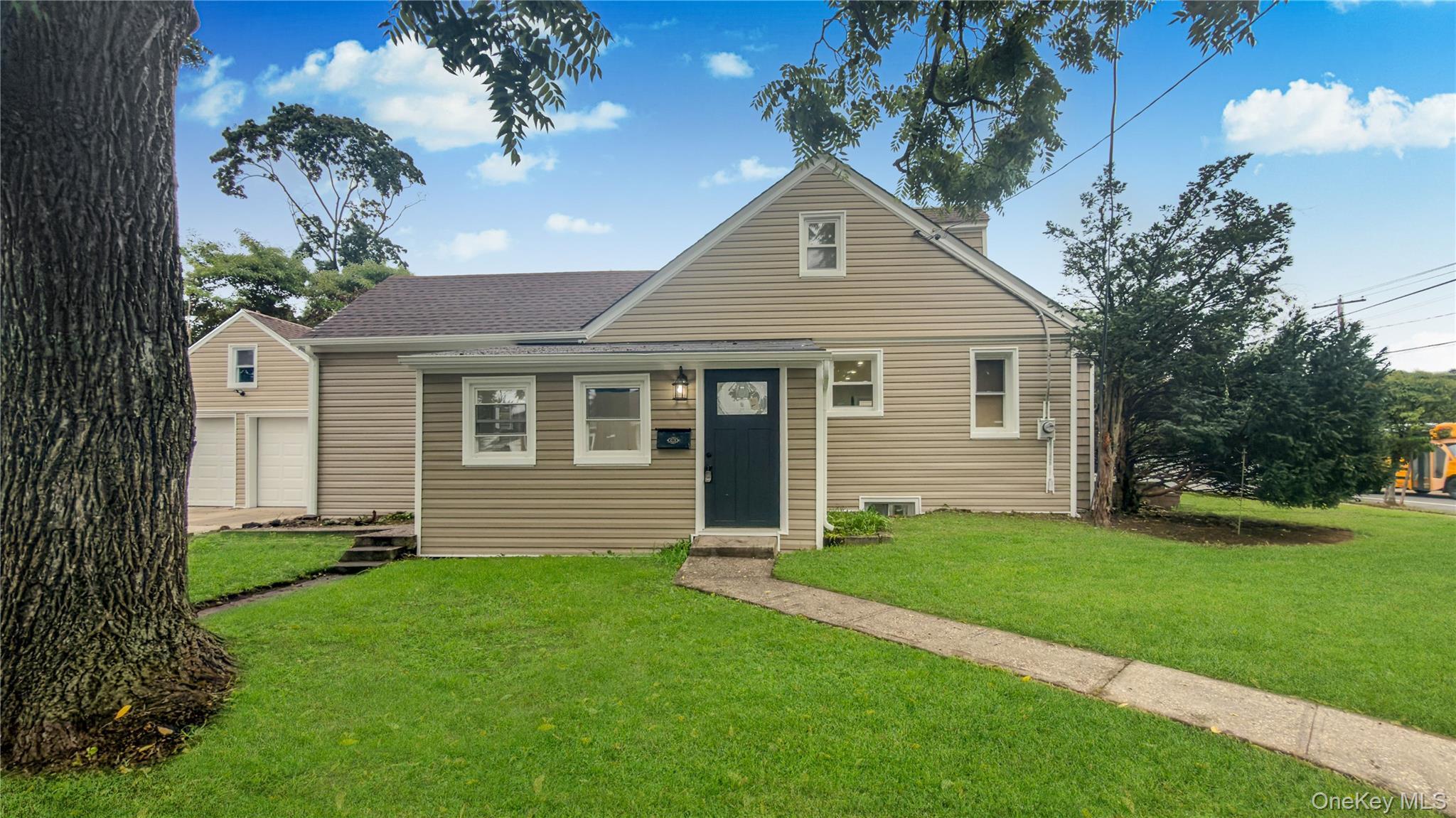Single Family Woodfield Road Nassau County, NY 11570, MLS-1046658-5