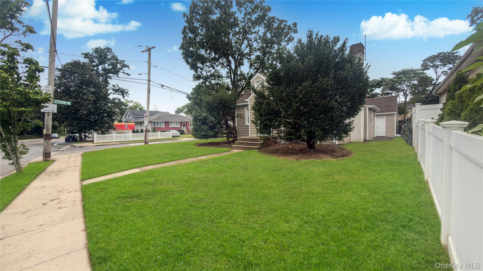 Single Family Woodfield Road Nassau County, NY 11570, MLS-1046658-8