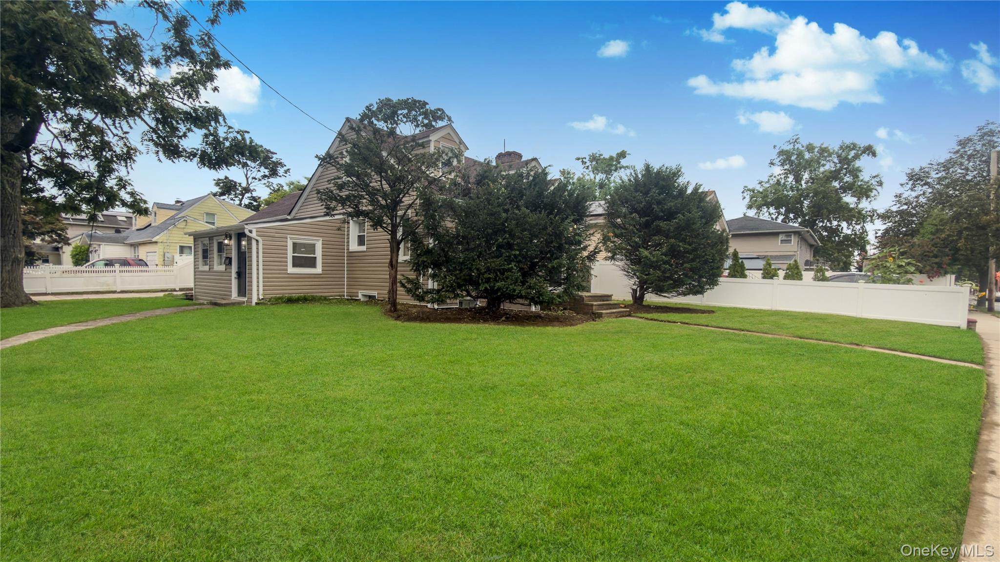 Single Family Woodfield Road Nassau County, NY 11570, MLS-1046658-9