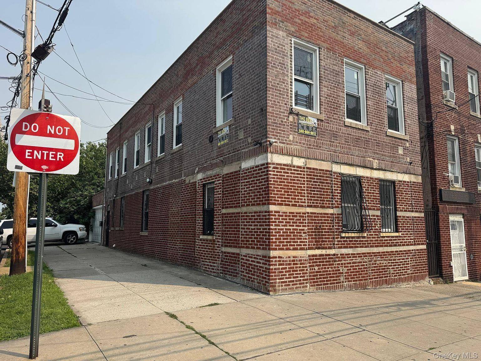 Single Family Bronxwood Avenue Bronx, NY 10469, MLS-1046692-2