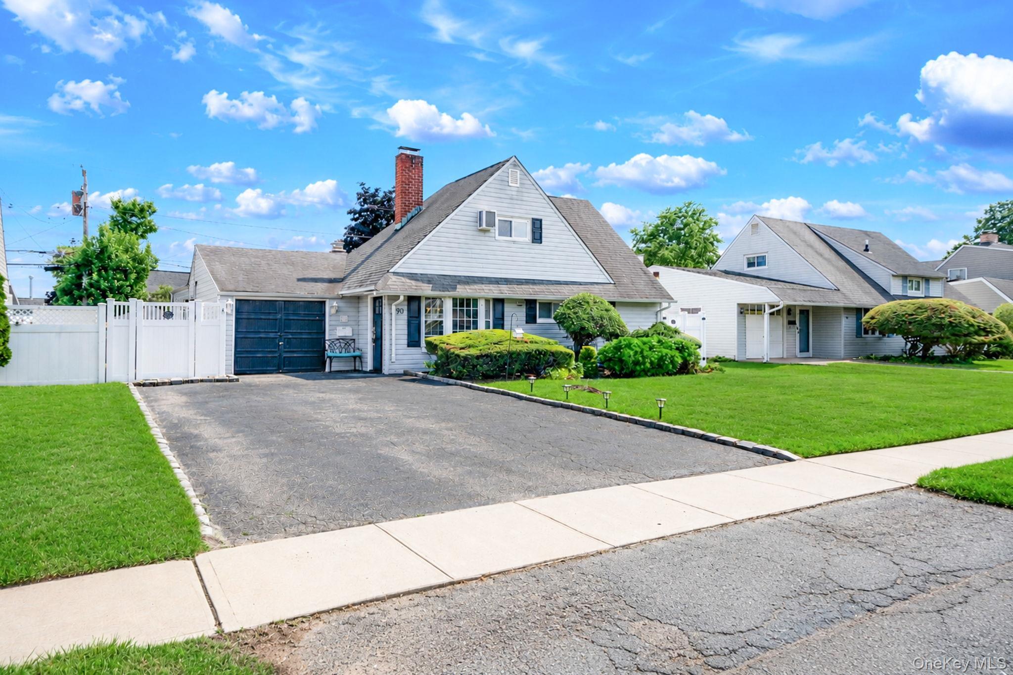 Single Family Twin Lane N Nassau County, NY 11793, MLS-1046711-2
