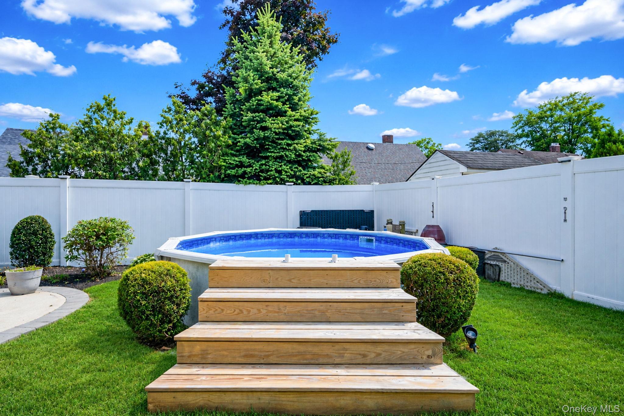 Single Family Twin Lane N Nassau County, NY 11793, MLS-1046711-20