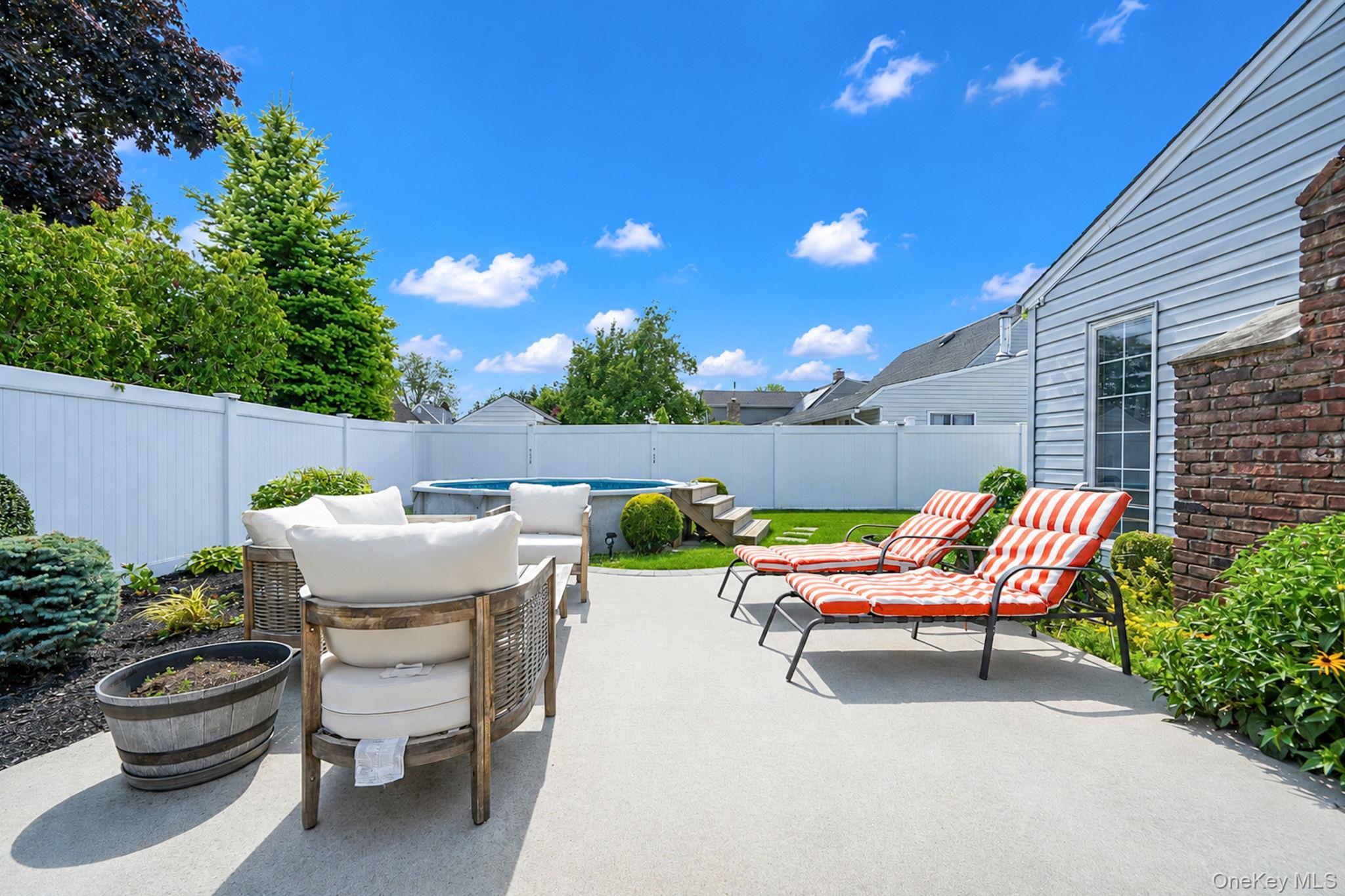Single Family Twin Lane N Nassau County, NY 11793, MLS-1046711-21