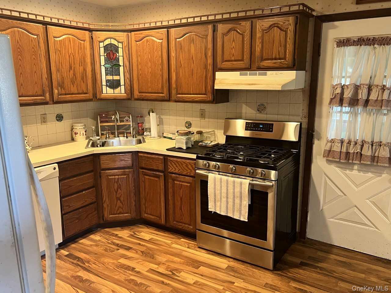 Single Family N Gardiner Drive  Suffolk County, NY 11706, MLS-1046781-4