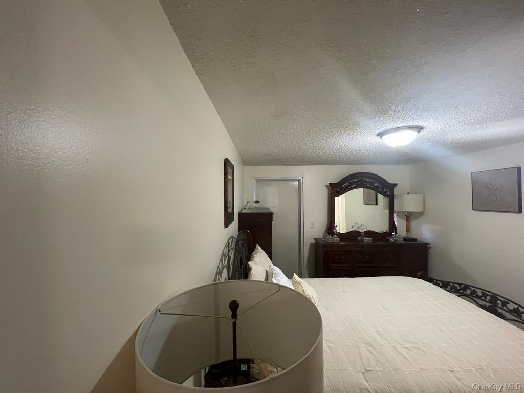 Single Family E 229th Street Bronx, NY 10466, MLS-1046825-11