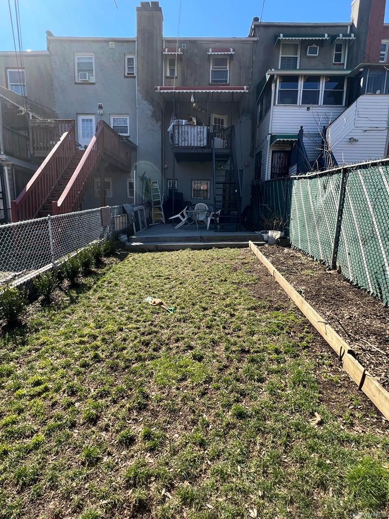 Single Family E 229th Street  Bronx, NY 10466, MLS-1046825-16