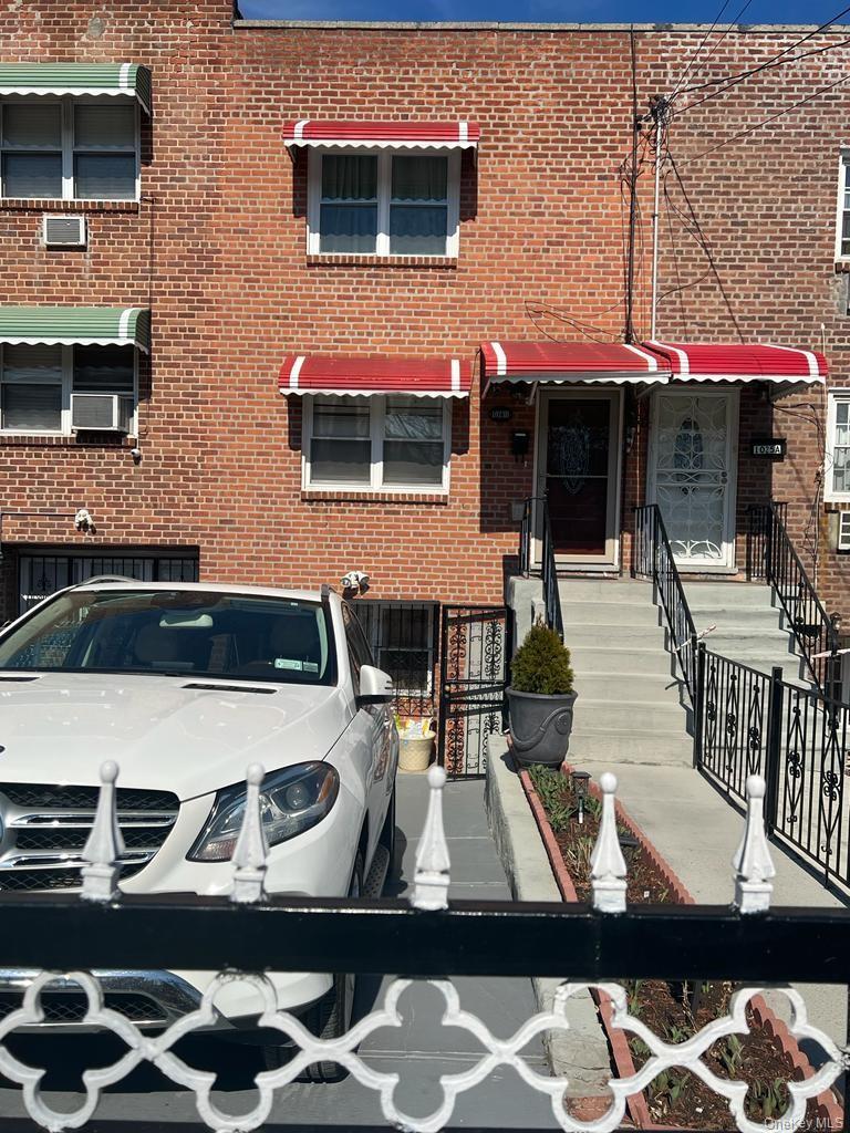 Single Family E 229th Street Bronx, NY 10466, MLS-1046825-2