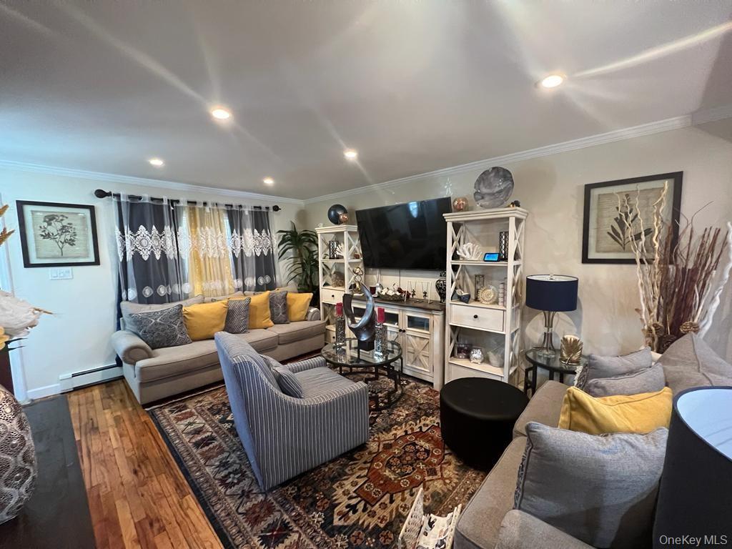 Single Family E 229th Street Bronx, NY 10466, MLS-1046825-3