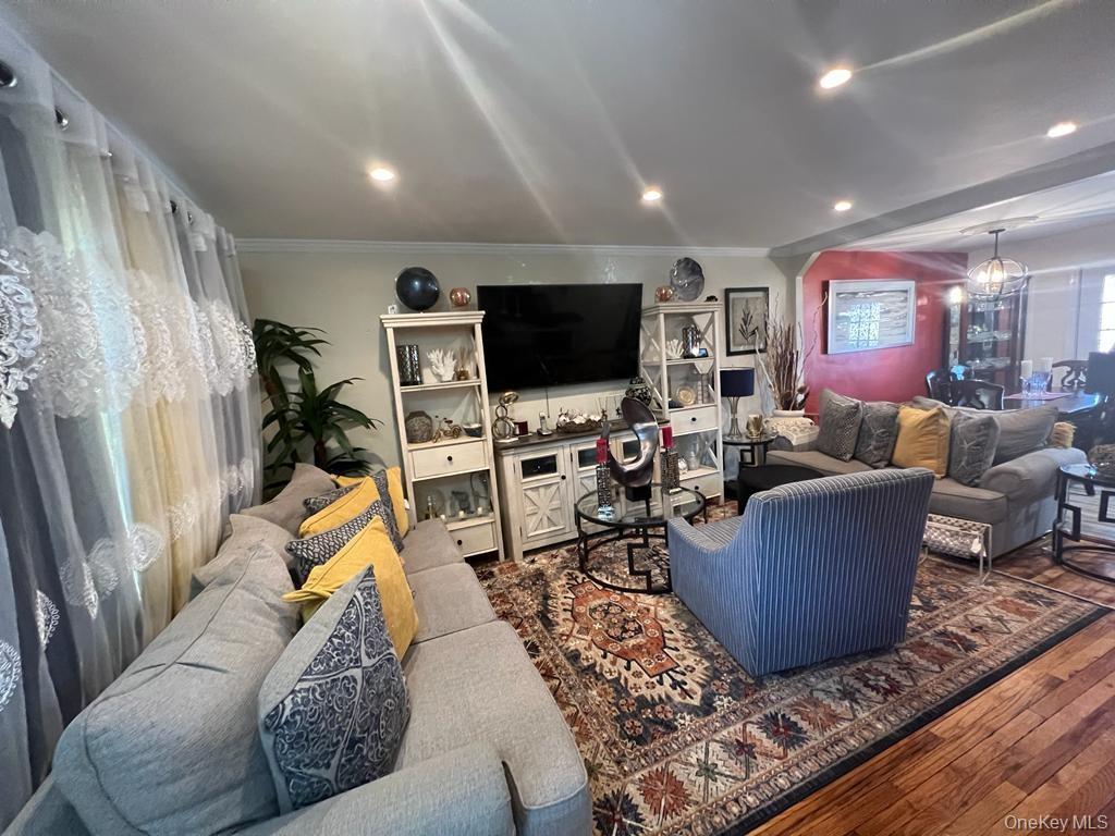 Single Family E 229th Street Bronx, NY 10466, MLS-1046825-5