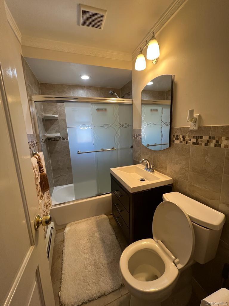 Single Family E 229th Street Bronx, NY 10466, MLS-1046825-9