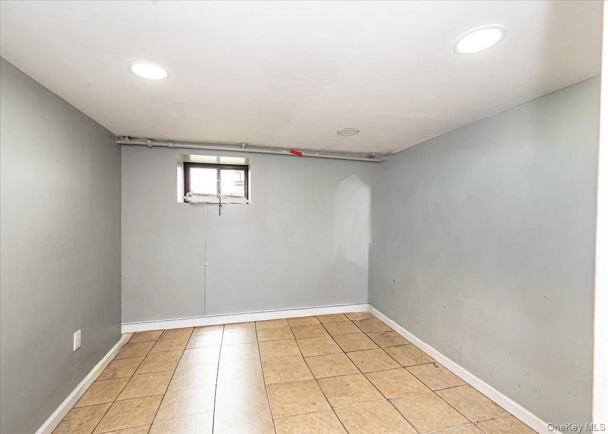 Single Family W Alder Road Nassau County, NY 11710, MLS-1046828-21