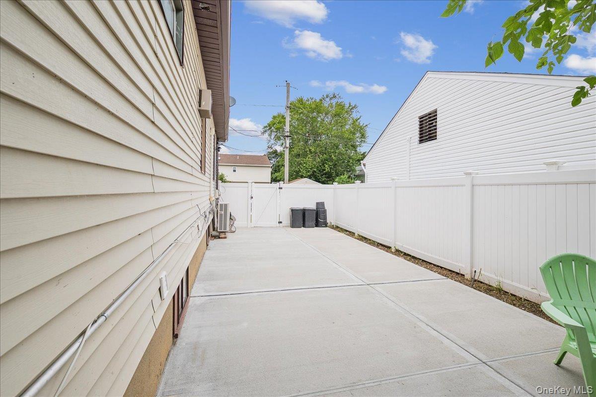 Single Family W Alder Road Nassau County, NY 11710, MLS-1046828-25