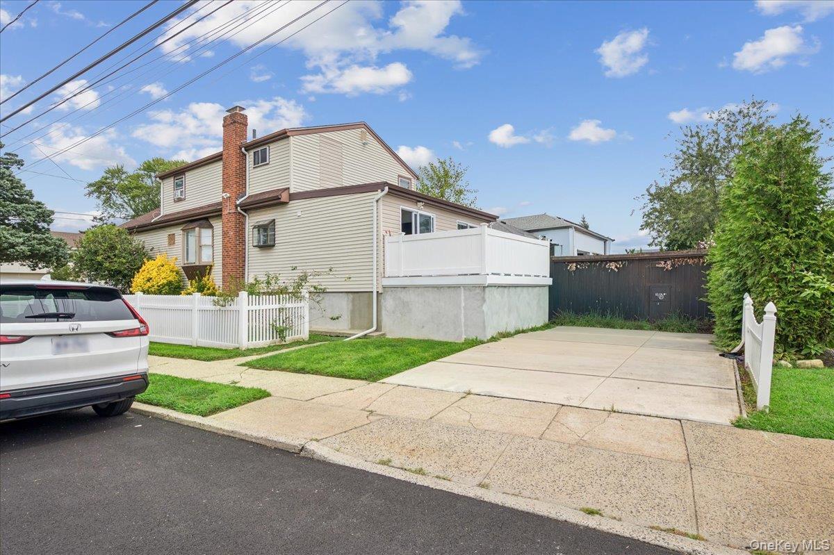 Single Family W Alder Road  Nassau County, NY 11710, MLS-1046828-28