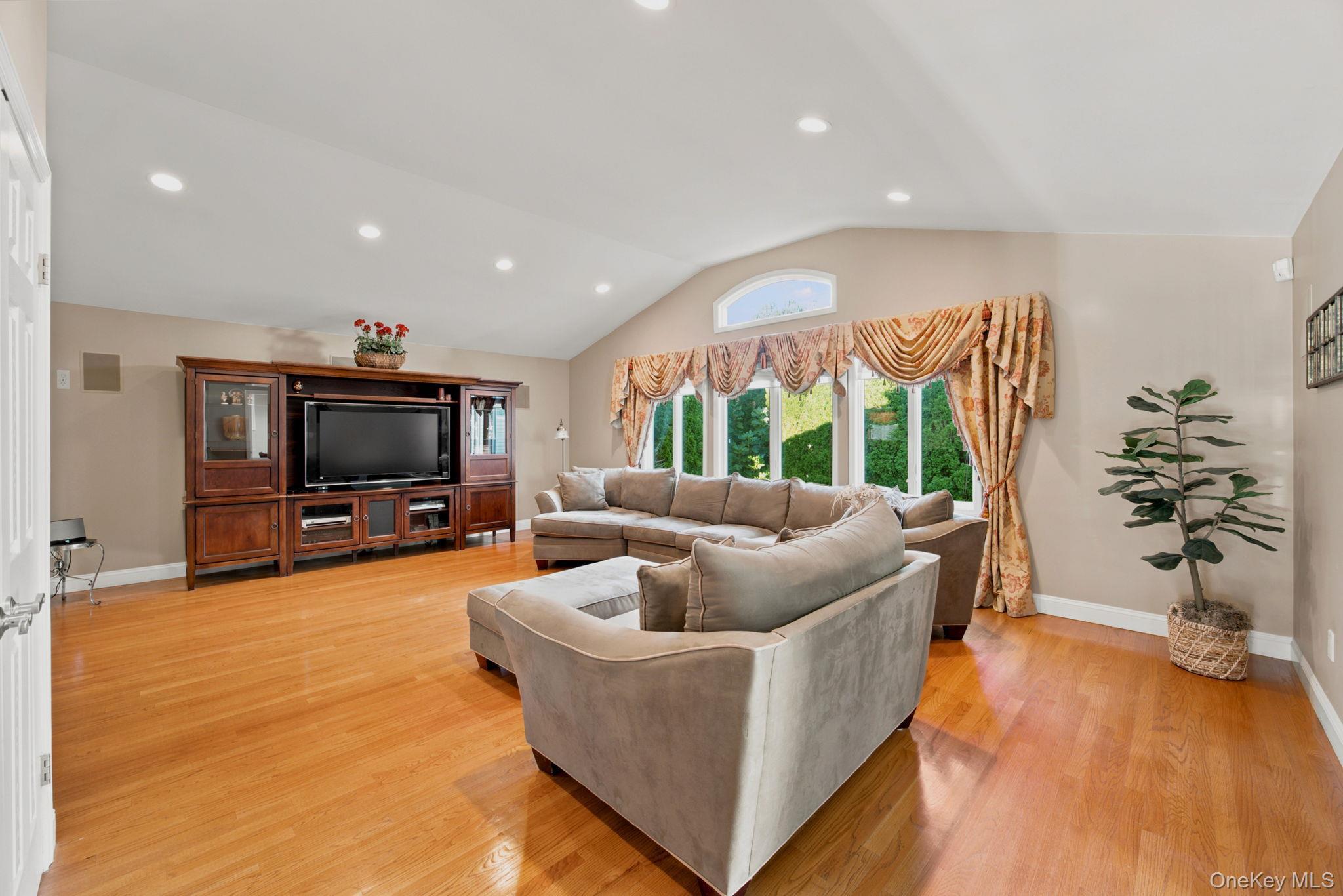 Single Family Celler Avenue Nassau County, NY 11040, MLS-1046862-11