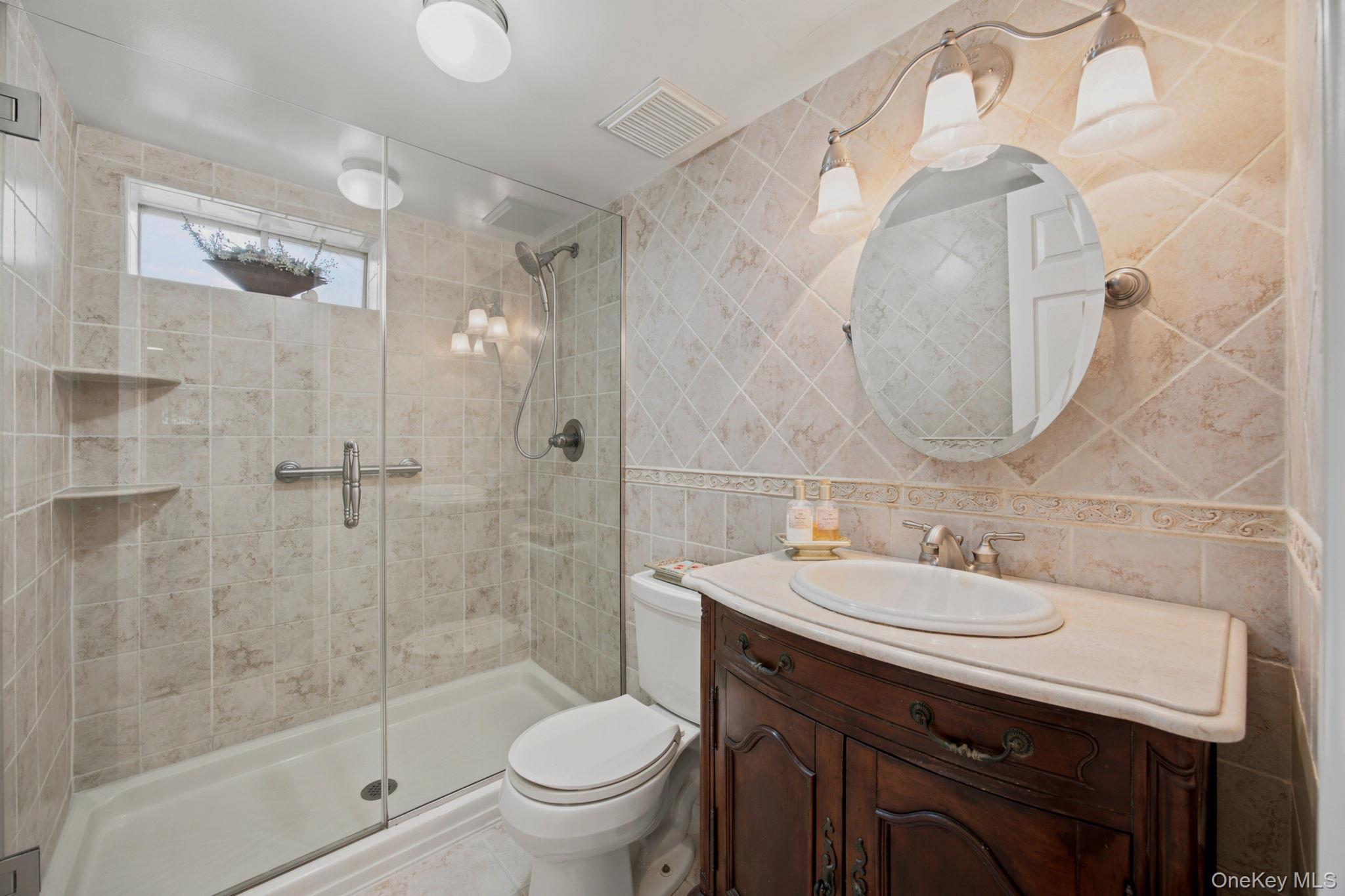 Single Family Celler Avenue Nassau County, NY 11040, MLS-1046862-25