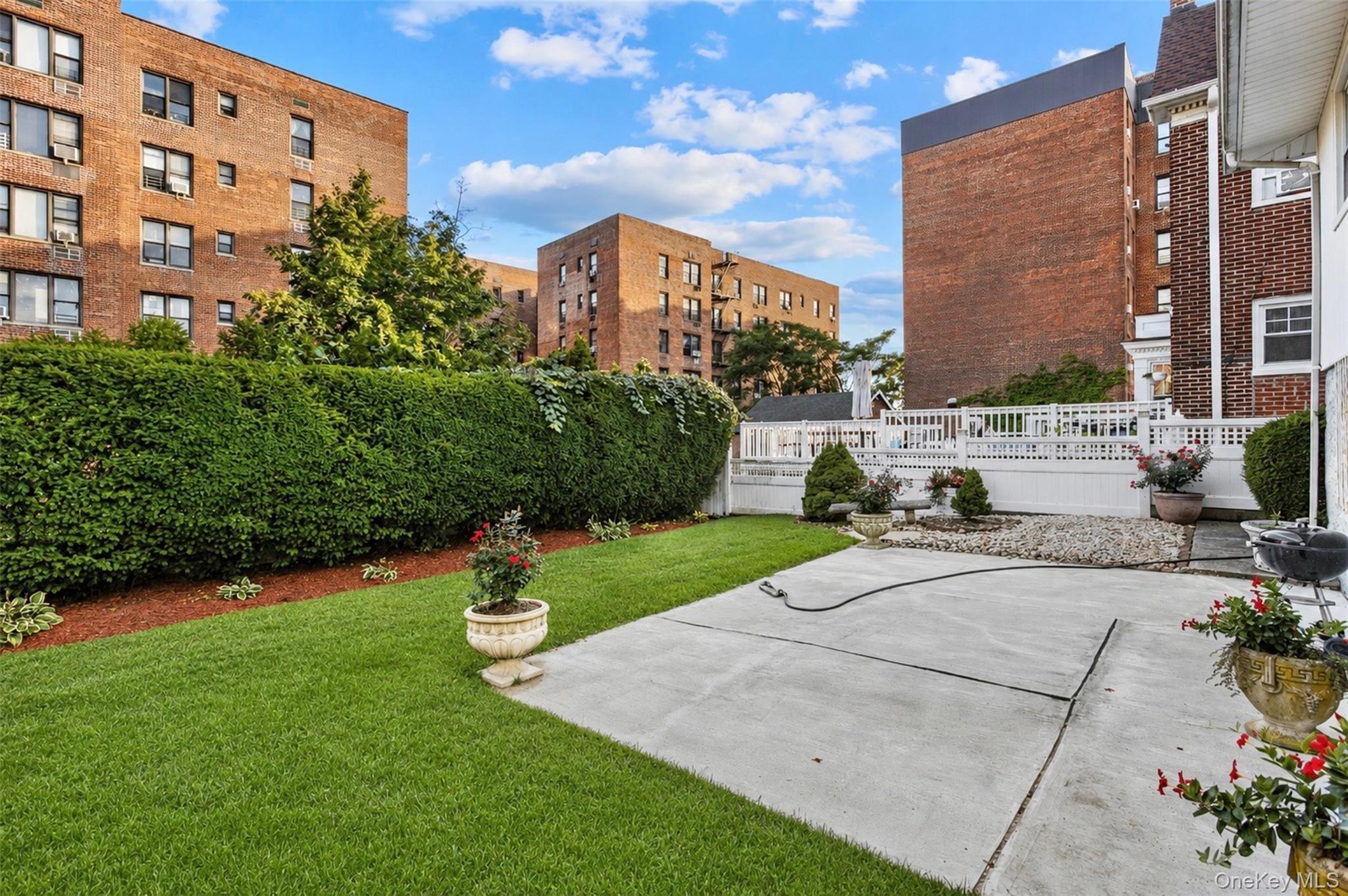 Single Family Briar Place Queens, NY 11691, MLS-1046867-16
