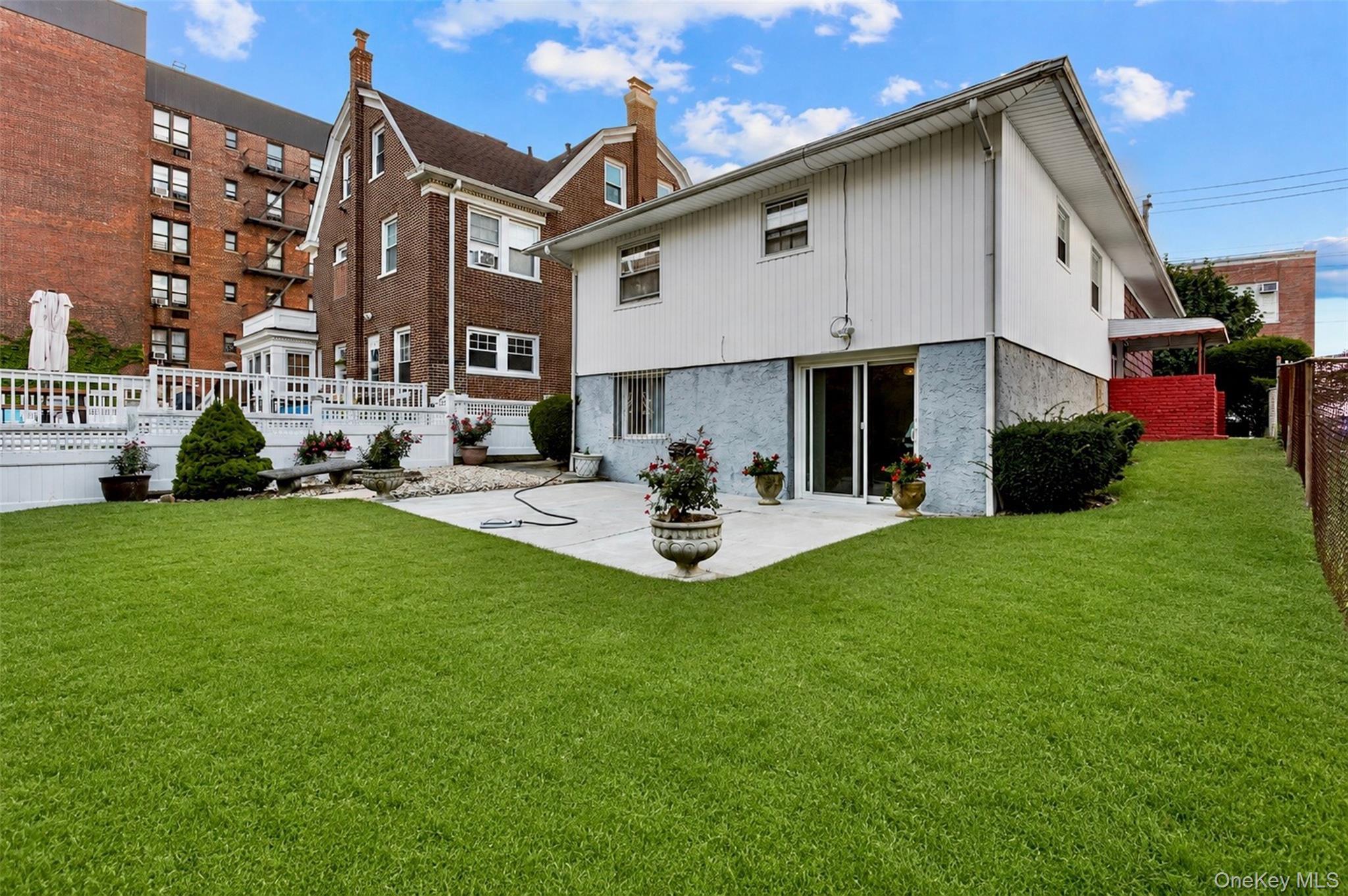 Single Family Briar Place  Queens, NY 11691, MLS-1046867-17