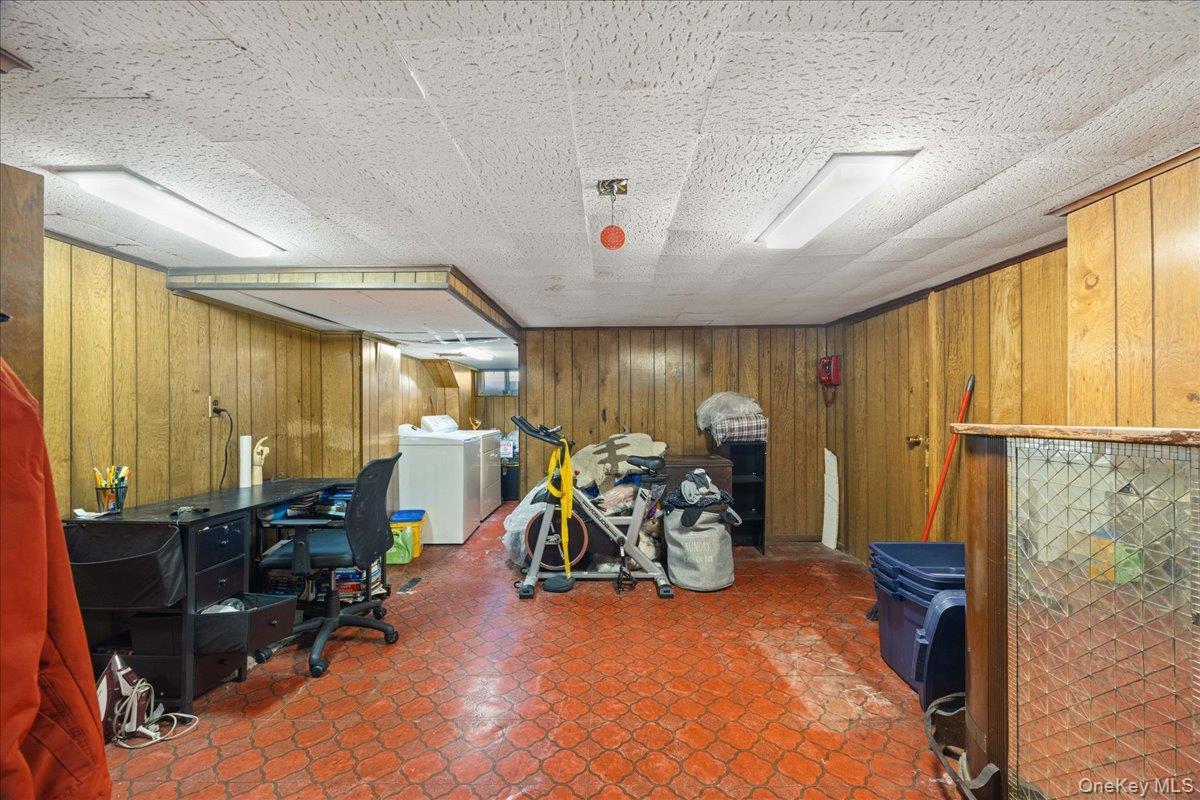 Single Family Nassau Street Nassau County, NY 11003, MLS-1046993-28