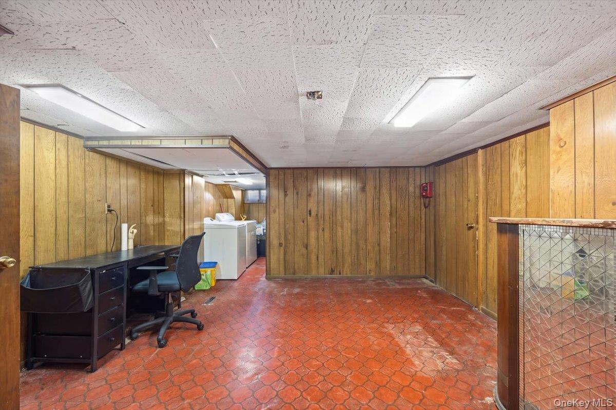 Single Family Nassau Street Nassau County, NY 11003, MLS-1046993-29