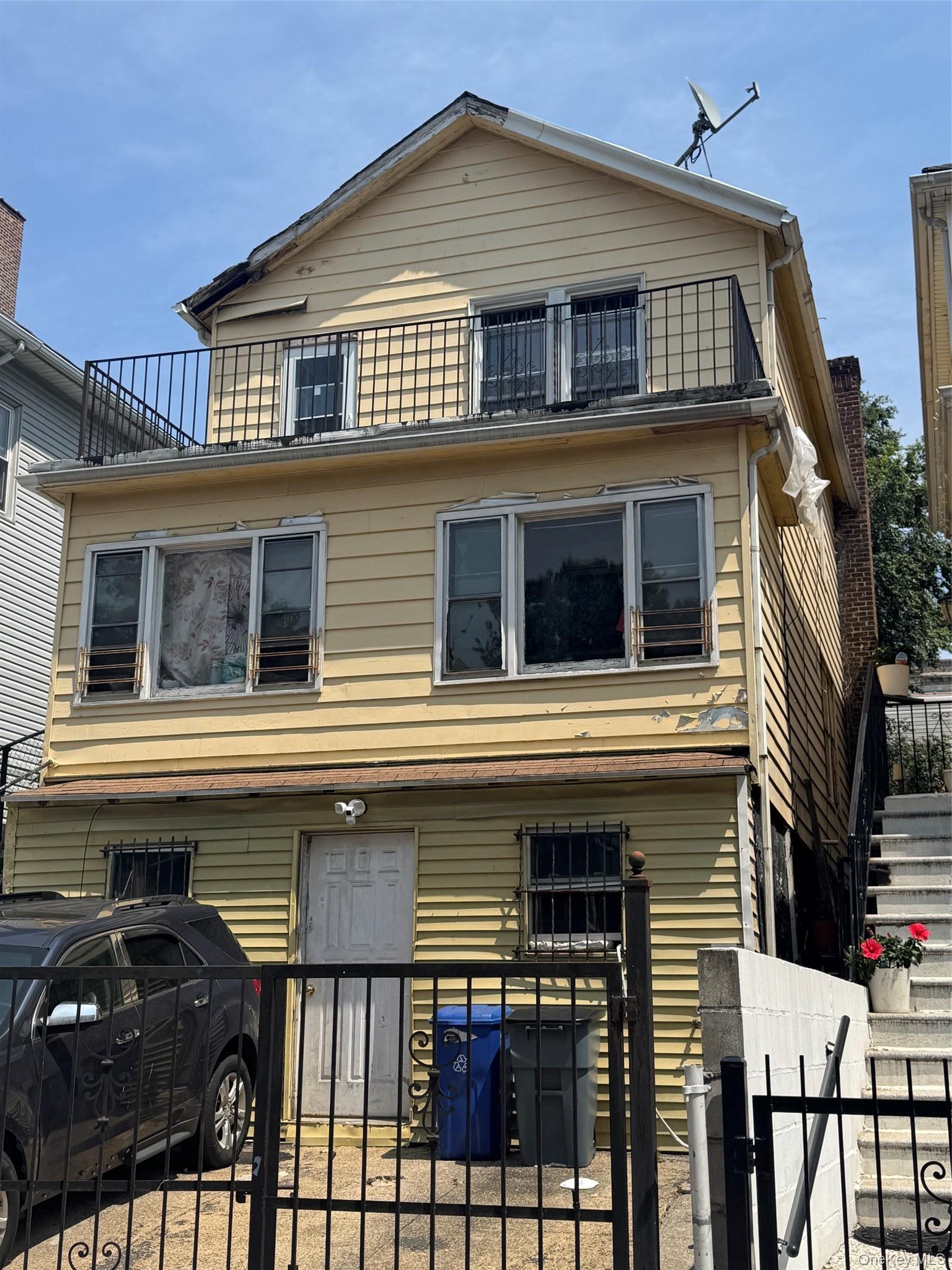 Single Family Hennessy Place Bronx, NY 10453, MLS-1047004-3