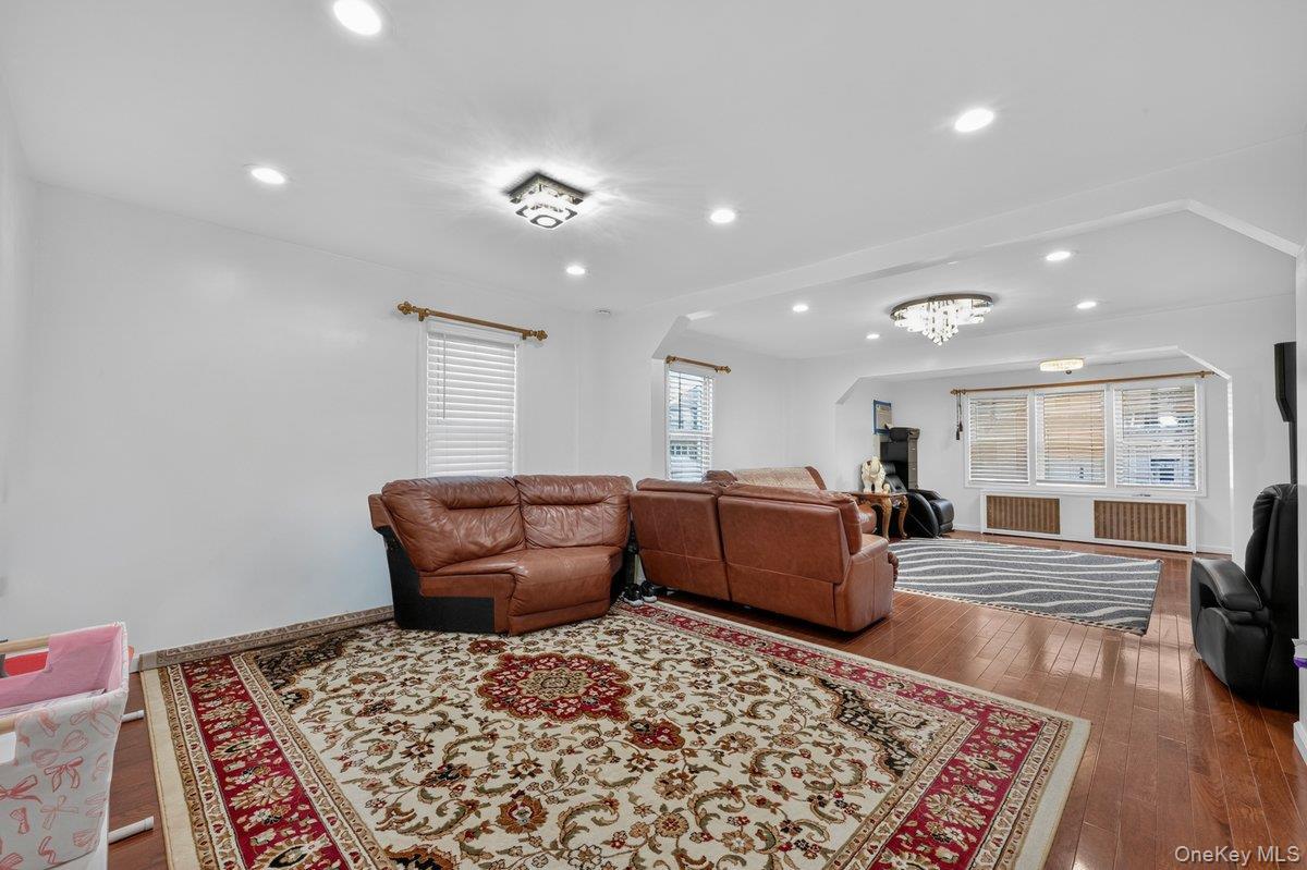 Single Family Cochran Place  Nassau County, NY 11581, MLS-1047021-16
