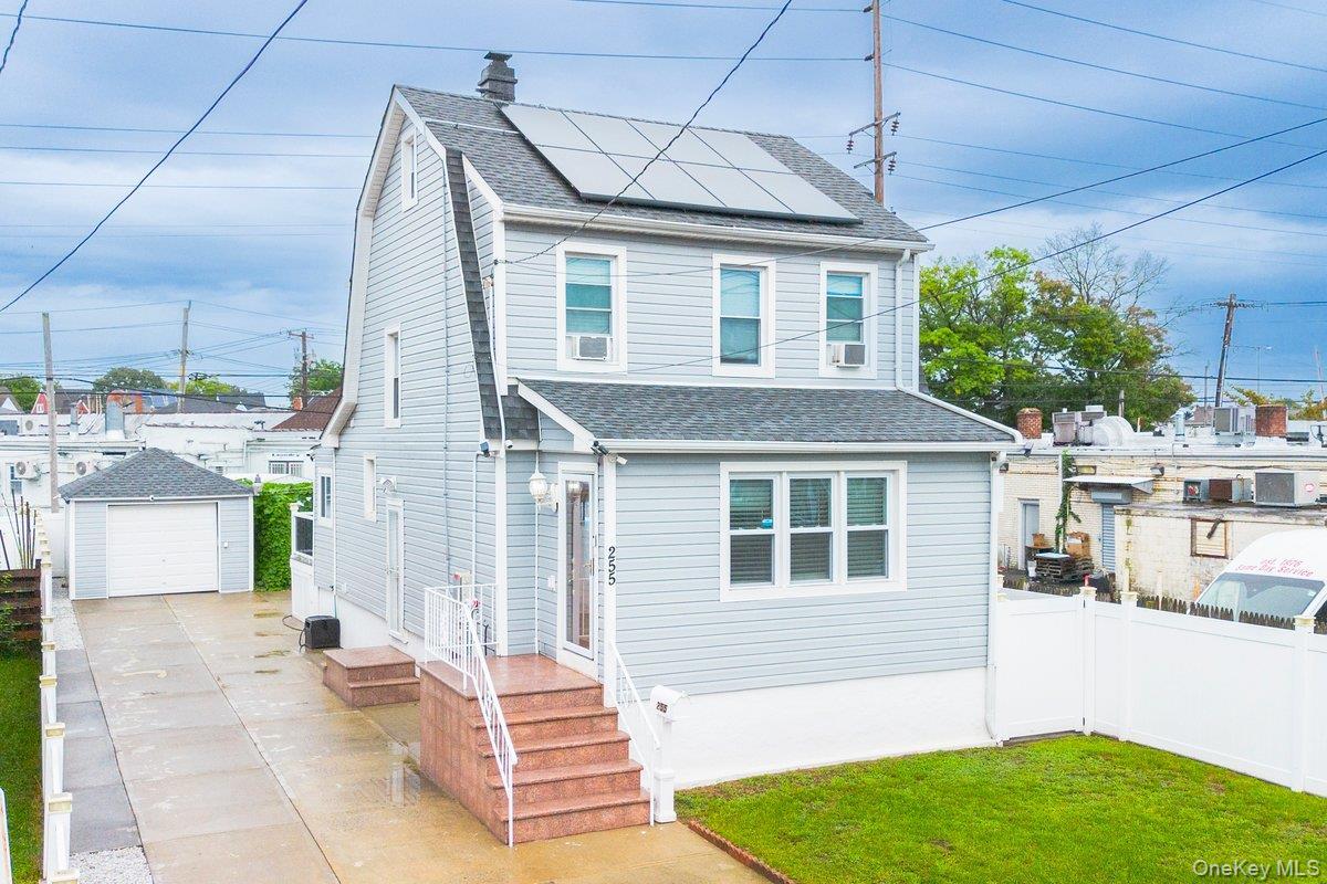 Single Family Cochran Place  Nassau County, NY 11581, MLS-1047021-17