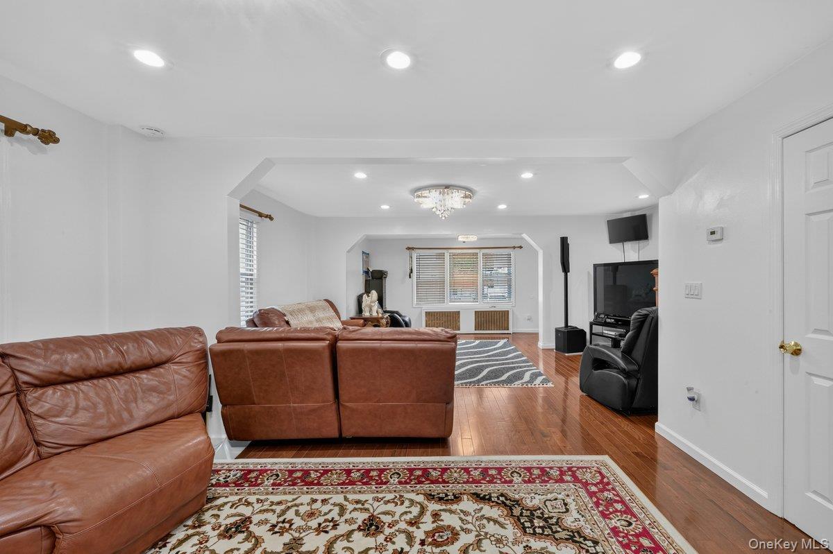 Single Family Cochran Place  Nassau County, NY 11581, MLS-1047021-18