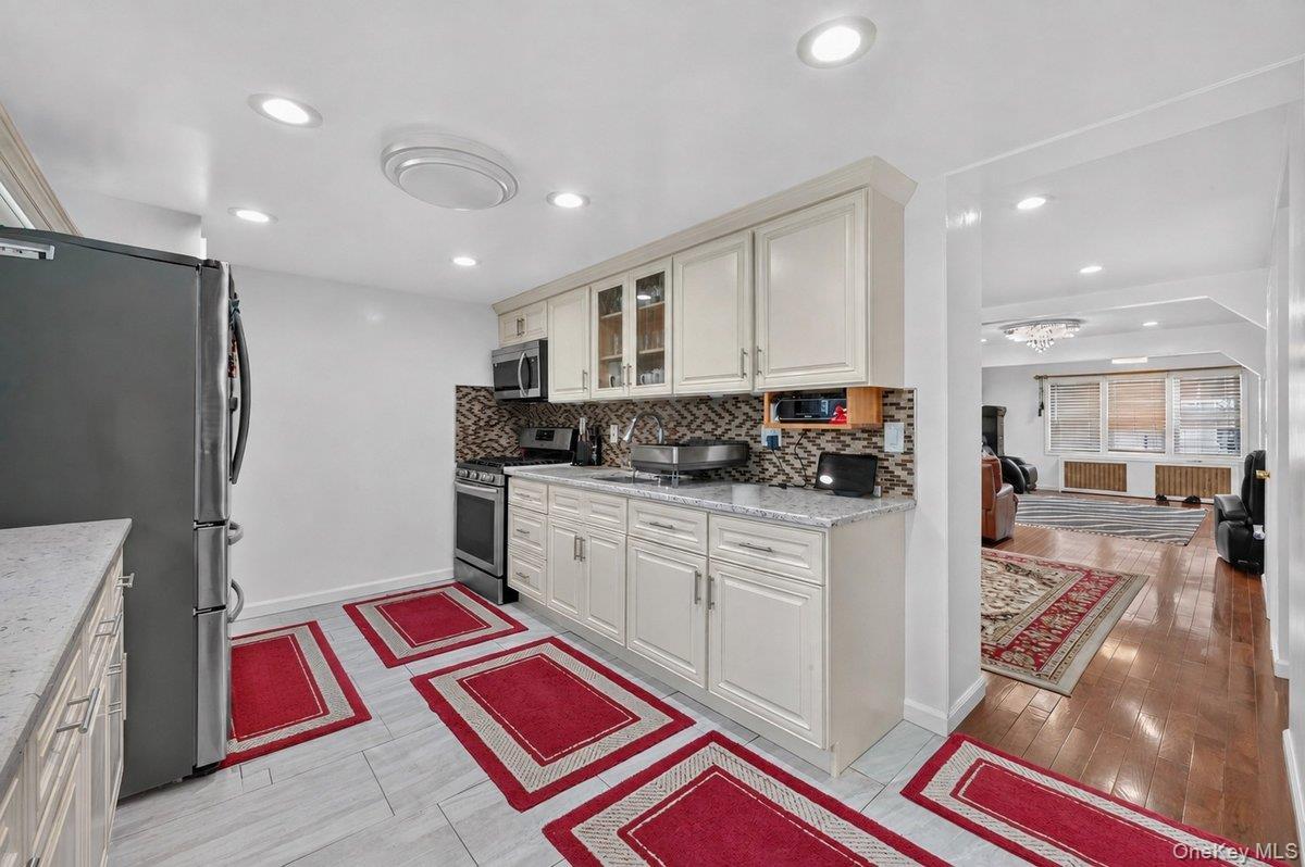 Single Family Cochran Place  Nassau County, NY 11581, MLS-1047021-20