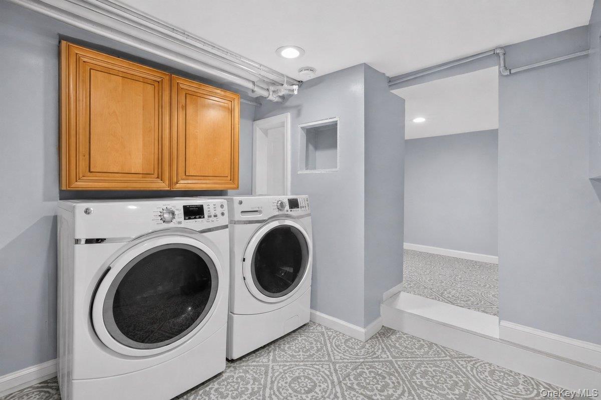 Single Family Cochran Place  Nassau County, NY 11581, MLS-1047021-21