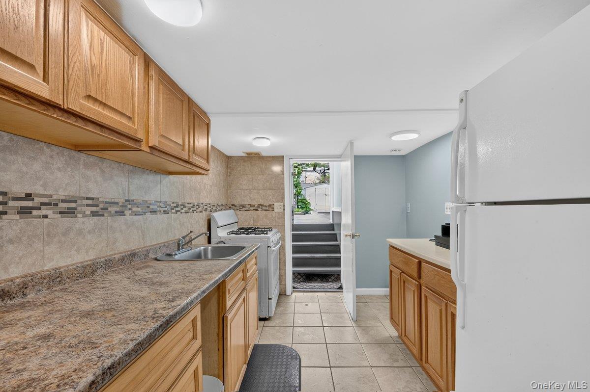 Single Family Cochran Place  Nassau County, NY 11581, MLS-1047021-9