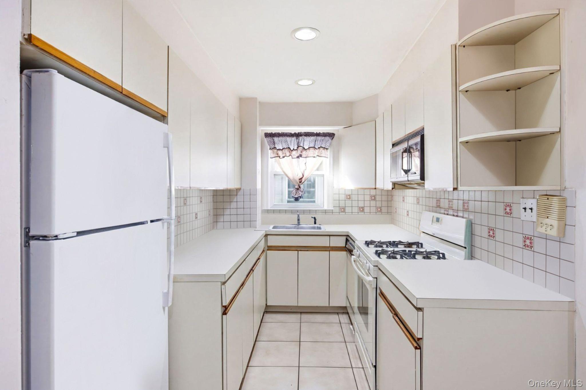 Single Family Ditmars Boulevard Queens, NY 11105, MLS-1047023-22