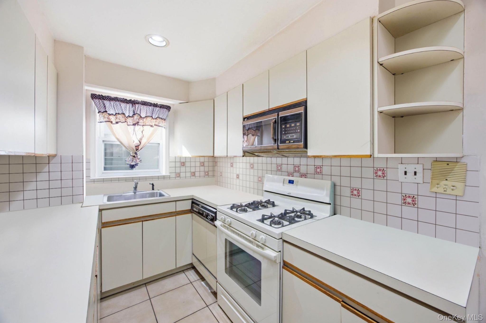 Single Family Ditmars Boulevard Queens, NY 11105, MLS-1047023-23