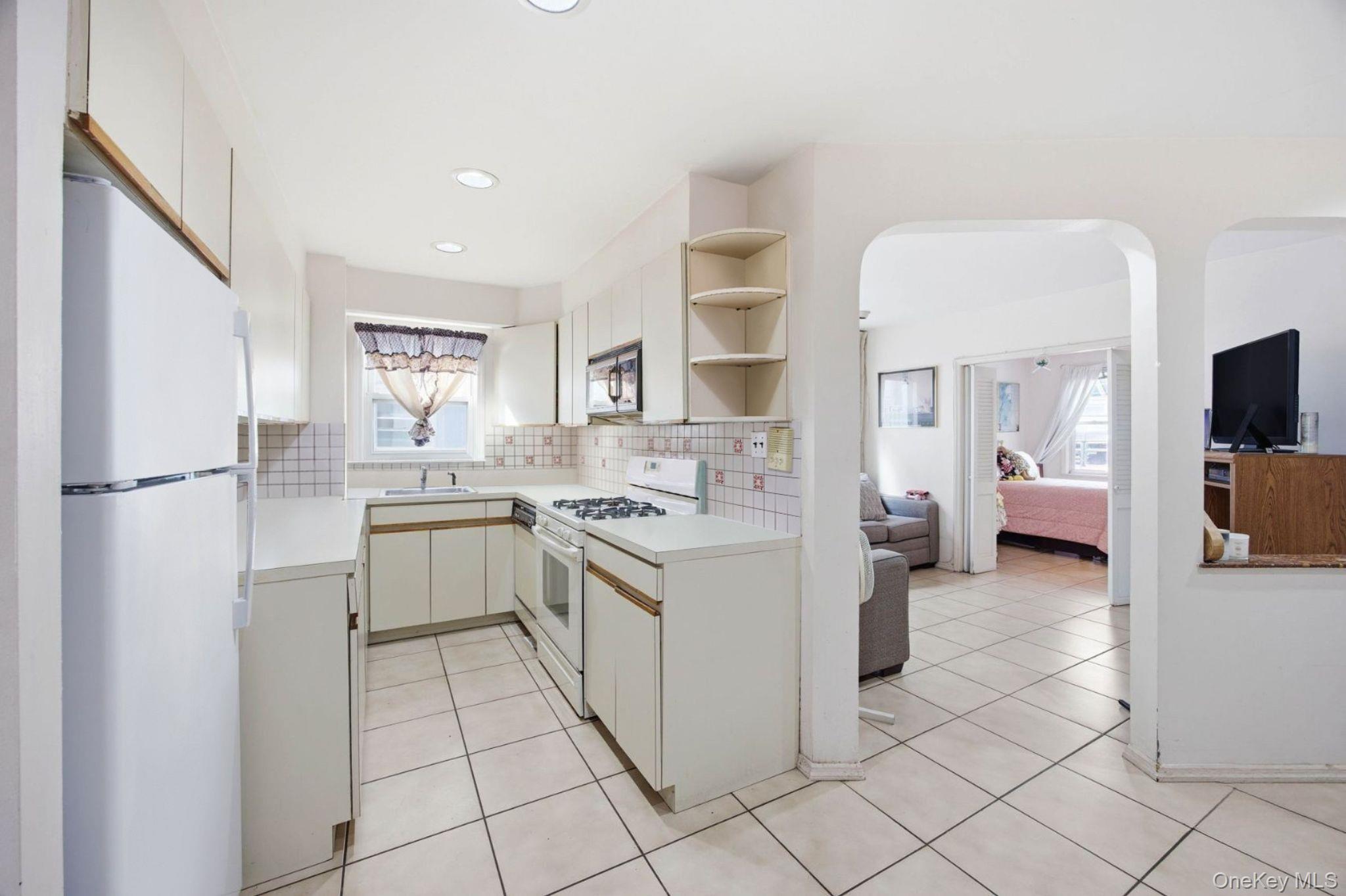 Single Family Ditmars Boulevard Queens, NY 11105, MLS-1047023-25