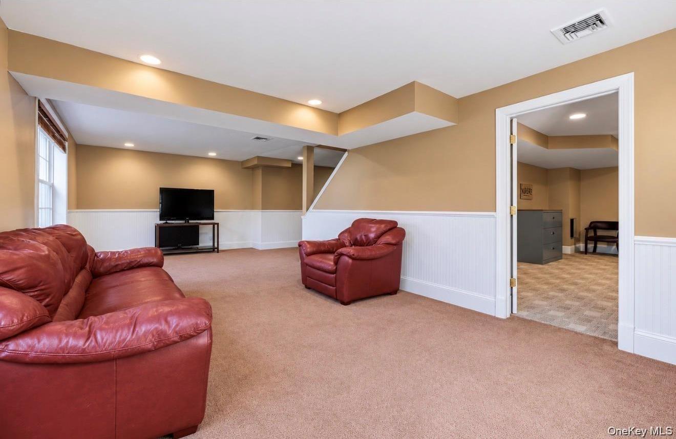 Single Family Arbor Court Dutchess County, NY 12603, MLS-1047033-39